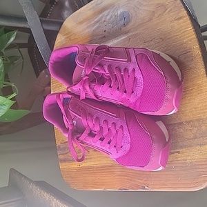 Brooks Fusion Heritage Running Shoes 9.5  Fuchsia